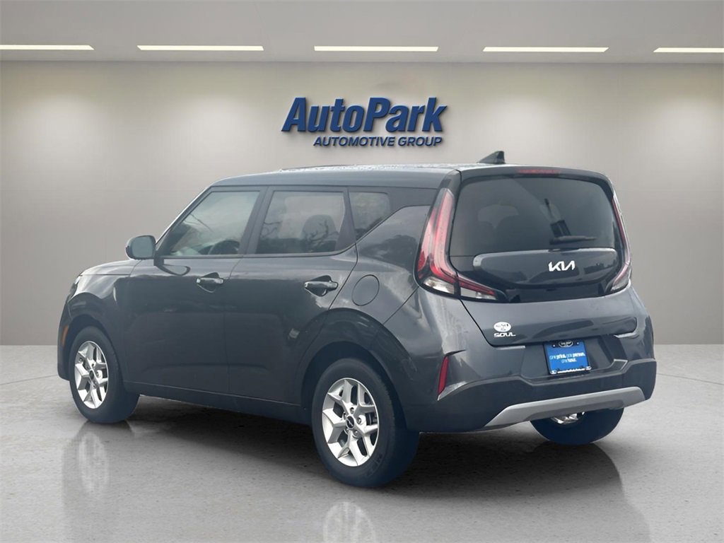 Used 2023 Kia Soul LX w/ LX Technology Package image 3