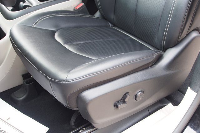 Used 2024 Chrysler Pacifica Touring-L FWD image 21