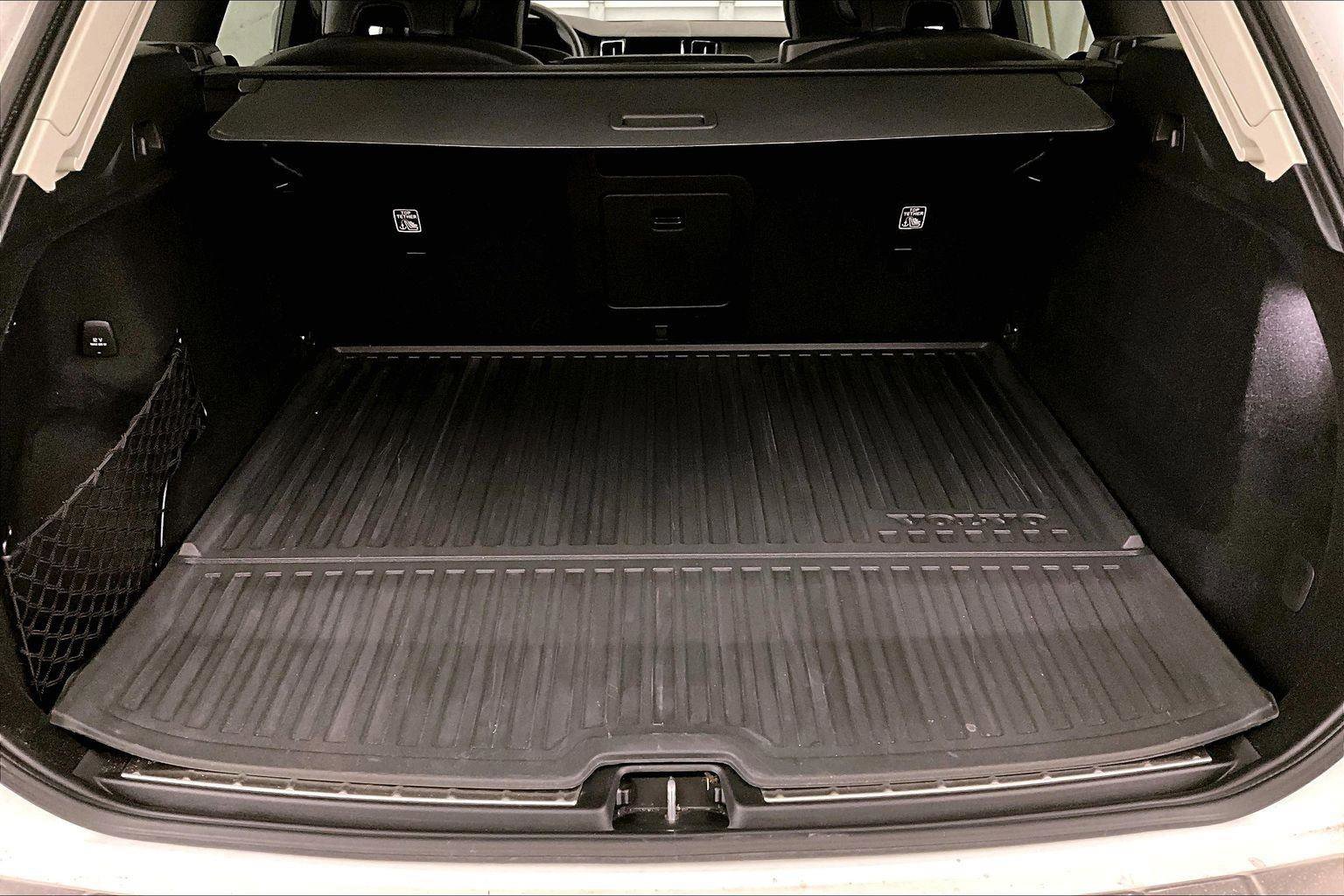 Used 2022 Volvo XC60 T8 Inscription Expression w/ Advanced Package image 33