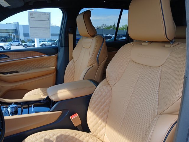 Used 2025 Jeep Grand Cherokee Summit AWD/4WD image 21