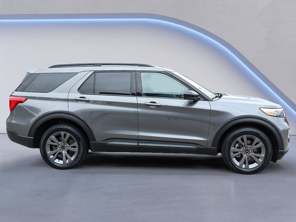Certified 2023 Ford Explorer XLT w/ Equipment Group 202A AWD/4WD image 9