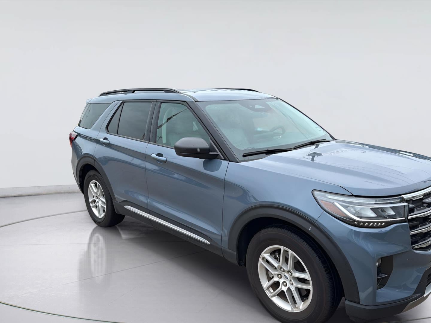 Certified 2025 Ford Explorer Active w/ Active Comfort Package RWD image 5