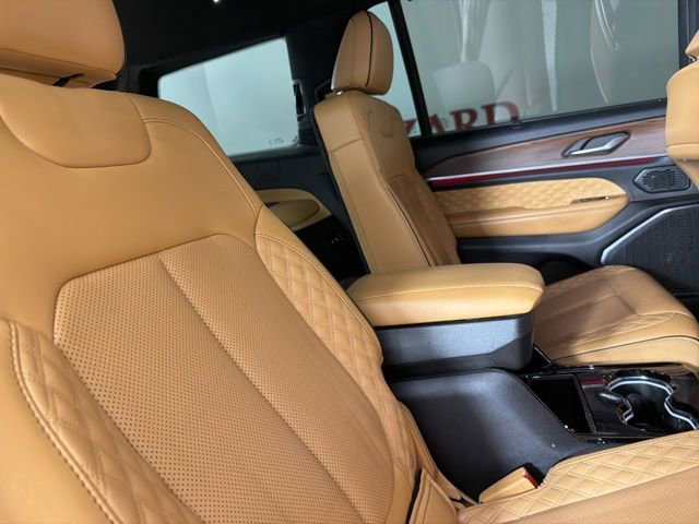 Used 2022 Jeep Grand Cherokee L Summit w/ Luxury Tech Group V image 18