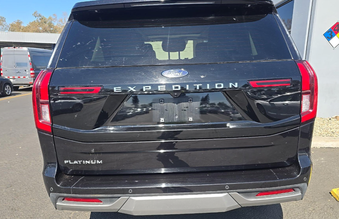 Certified 2025 Ford Expedition Platinum AWD/4WD image 3