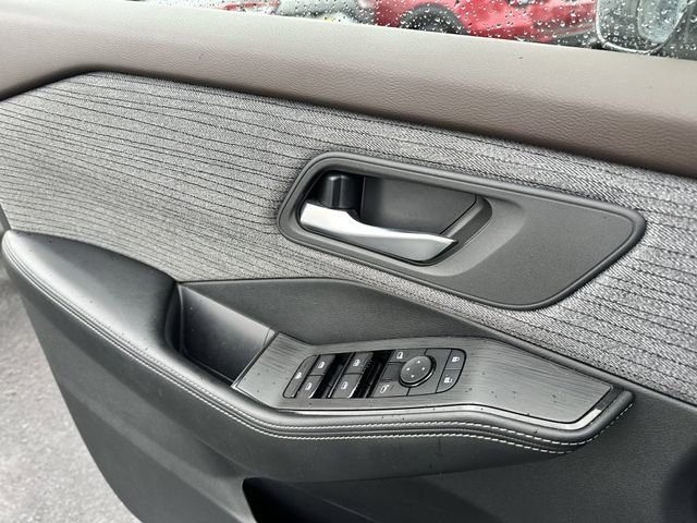 Used 2023 Nissan Rogue SV AWD/4WD image 31