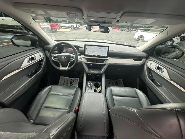 Certified 2025 Ford Explorer Active w/ Active Comfort Package RWD image 5