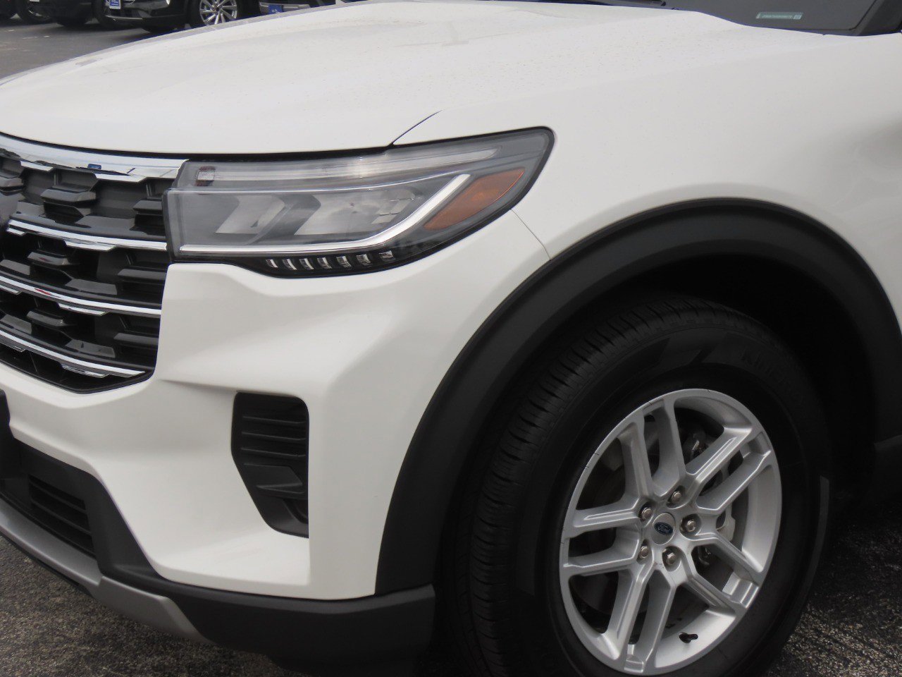 Certified 2025 Ford Explorer Active RWD image 3