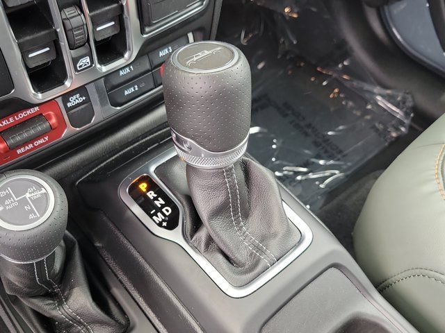 Used 2025 Jeep Gladiator Mojave AWD/4WD image 24