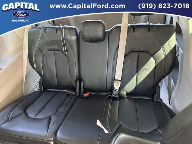 Used 2024 Chrysler Pacifica Touring-L image 17