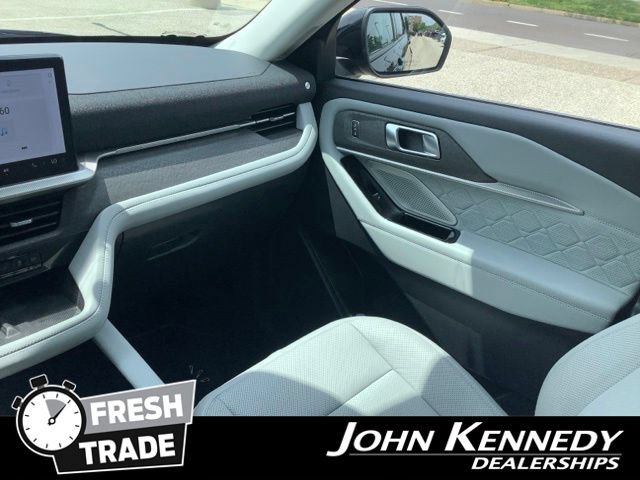 Certified 2025 Ford Explorer Platinum w/ LUX Leather Package AWD/4WD image 21