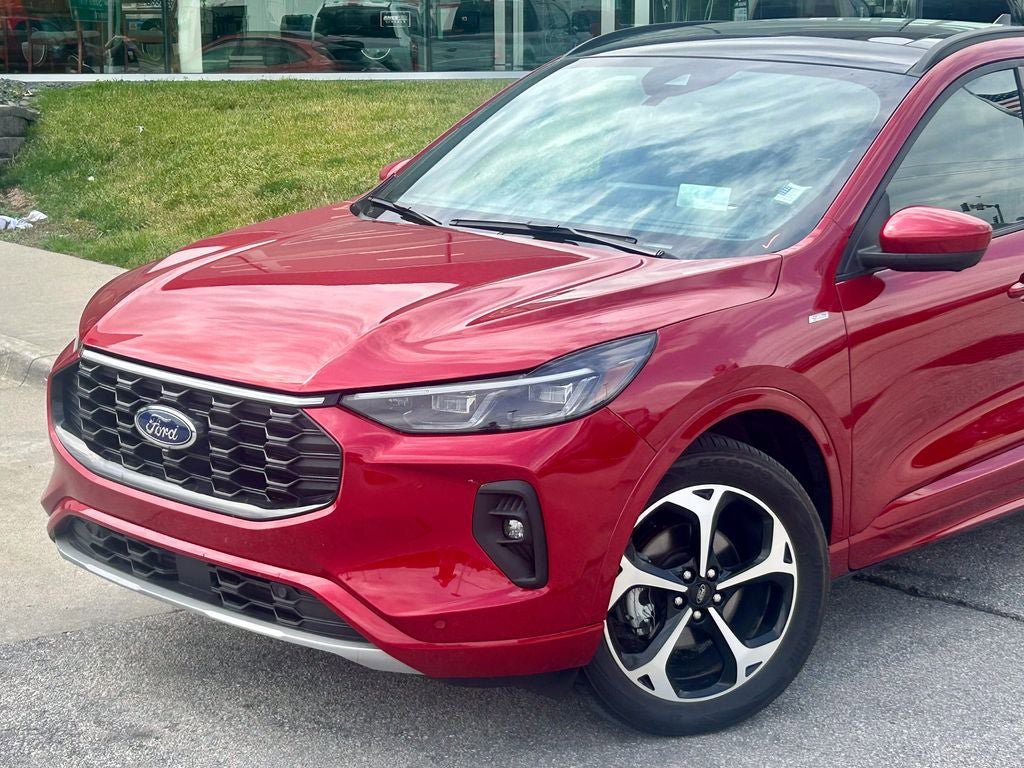 Certified 2025 Ford Escape ST-Line Elite w/ Premium Technology Package AWD/4WD image 2