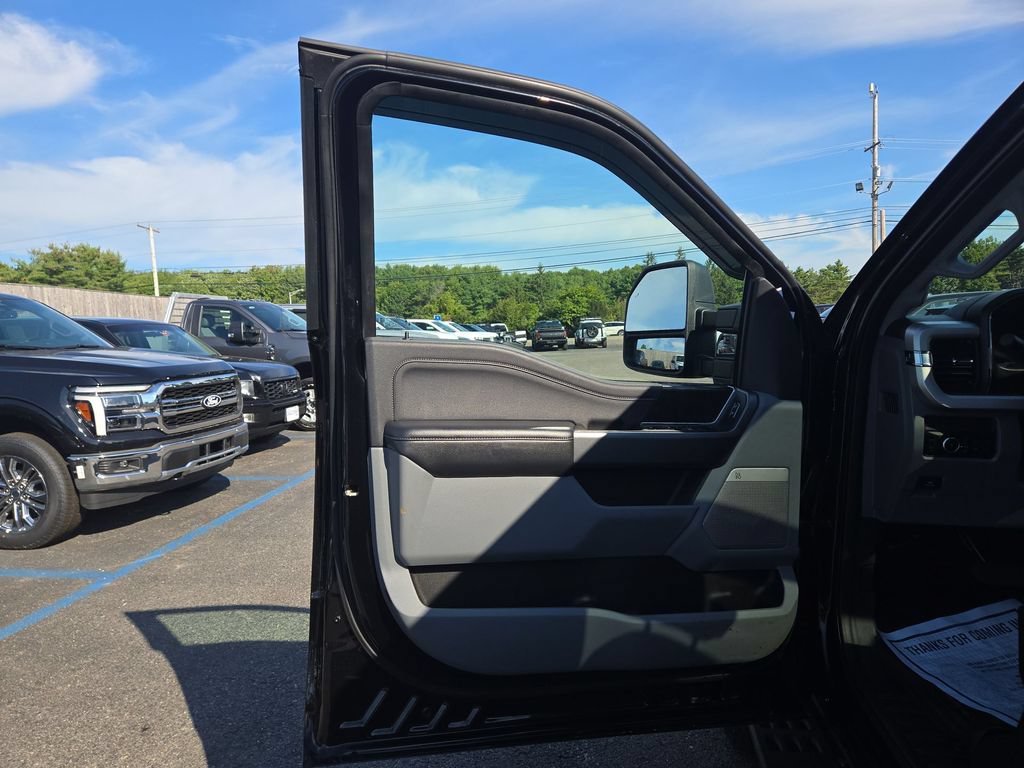 Certified 2025 Ford F250 XLT w/ Black Appearance Package AWD/4WD image 5