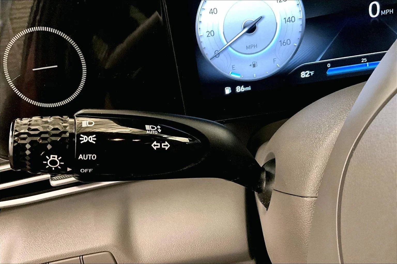 Used 2023 Hyundai Elantra SEL w/ Convenience Package image 30