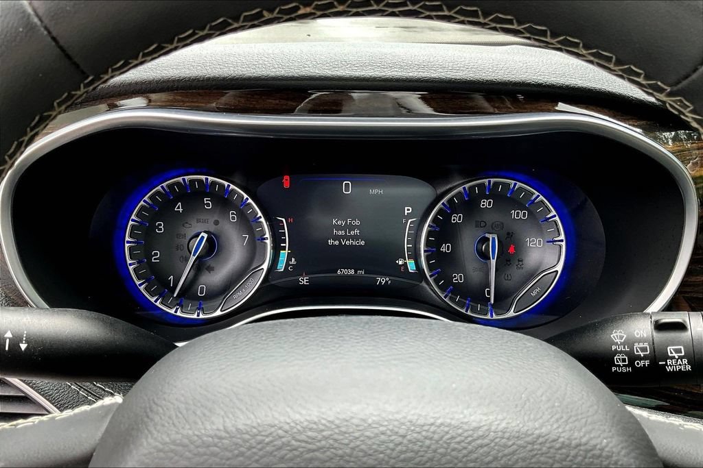 Used 2022 Chrysler Pacifica Limited AWD/4WD image 15