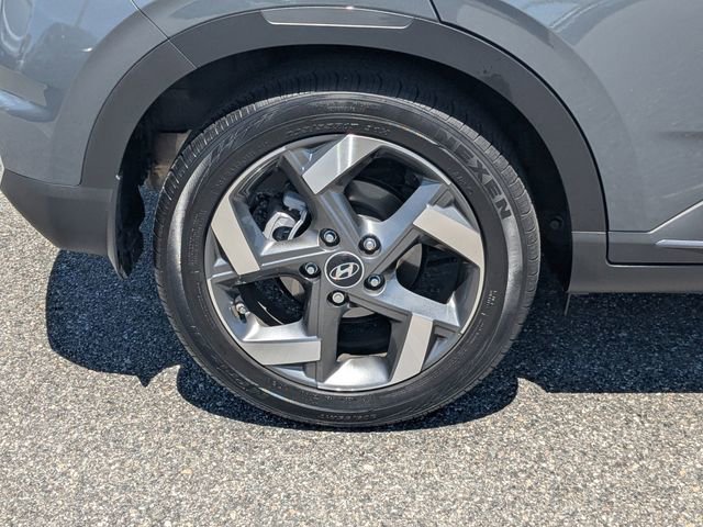 Used 2024 Hyundai Venue Limited FWD image 10