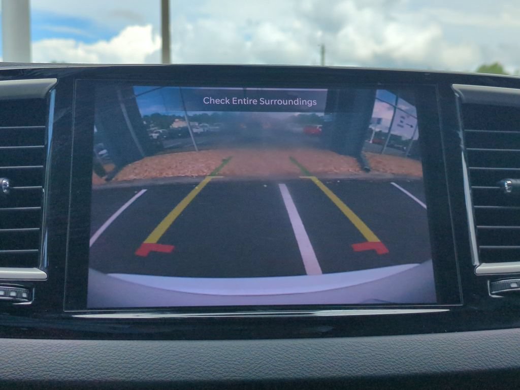 Used 2023 Chrysler Pacifica Touring-L FWD image 22