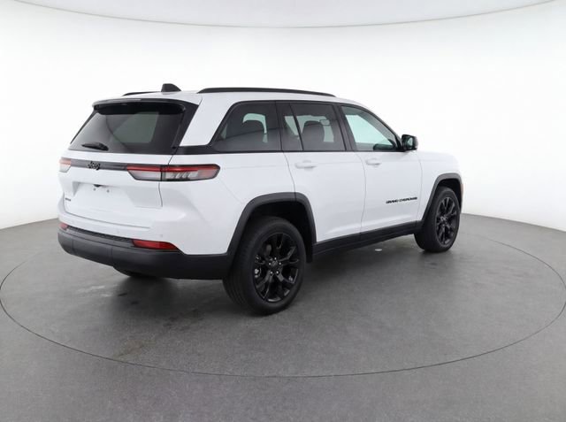 Used 2022 Jeep Grand Cherokee Summit AWD/4WD image 4