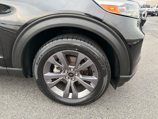 Certified 2022 Ford Explorer XLT w/ Equipment Group 202A AWD/4WD image 4