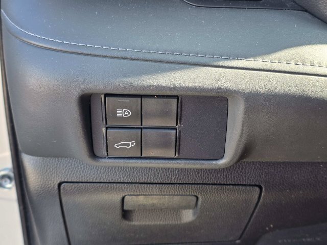 Used 2021 Toyota Highlander XLE FWD image 21