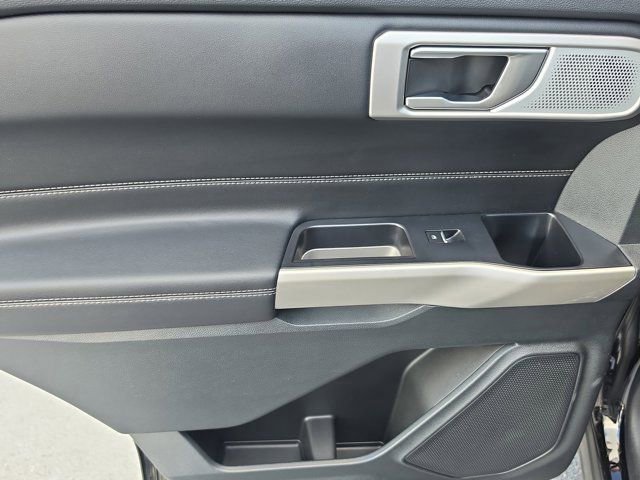 Certified 2023 Ford Explorer Limited w/ Limited Technology Package image 11