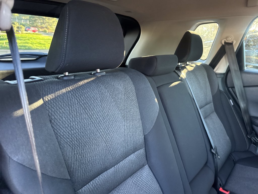 Used 2025 Nissan Rogue SV AWD/4WD image 24