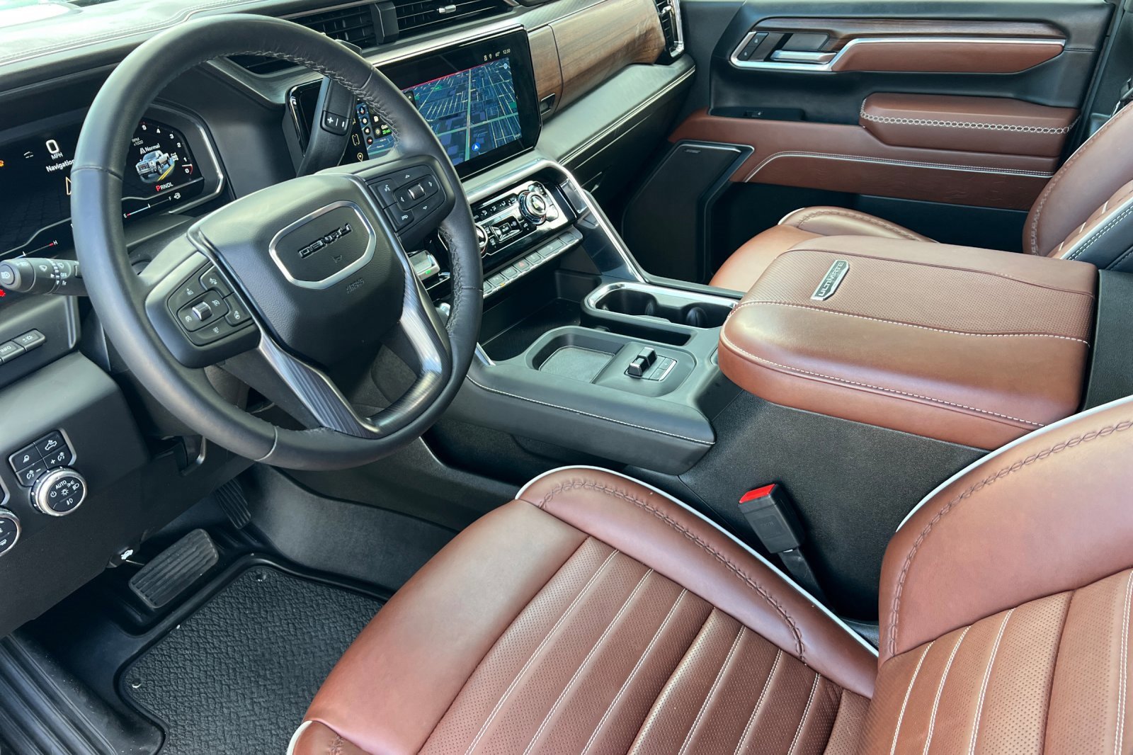 Used 2025 GMC Sierra 2500 Denali Ultimate image 9