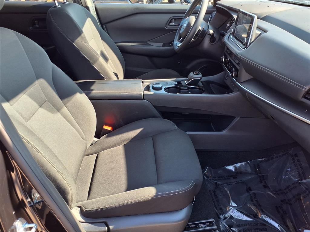 Used 2024 Nissan Rogue S image 27