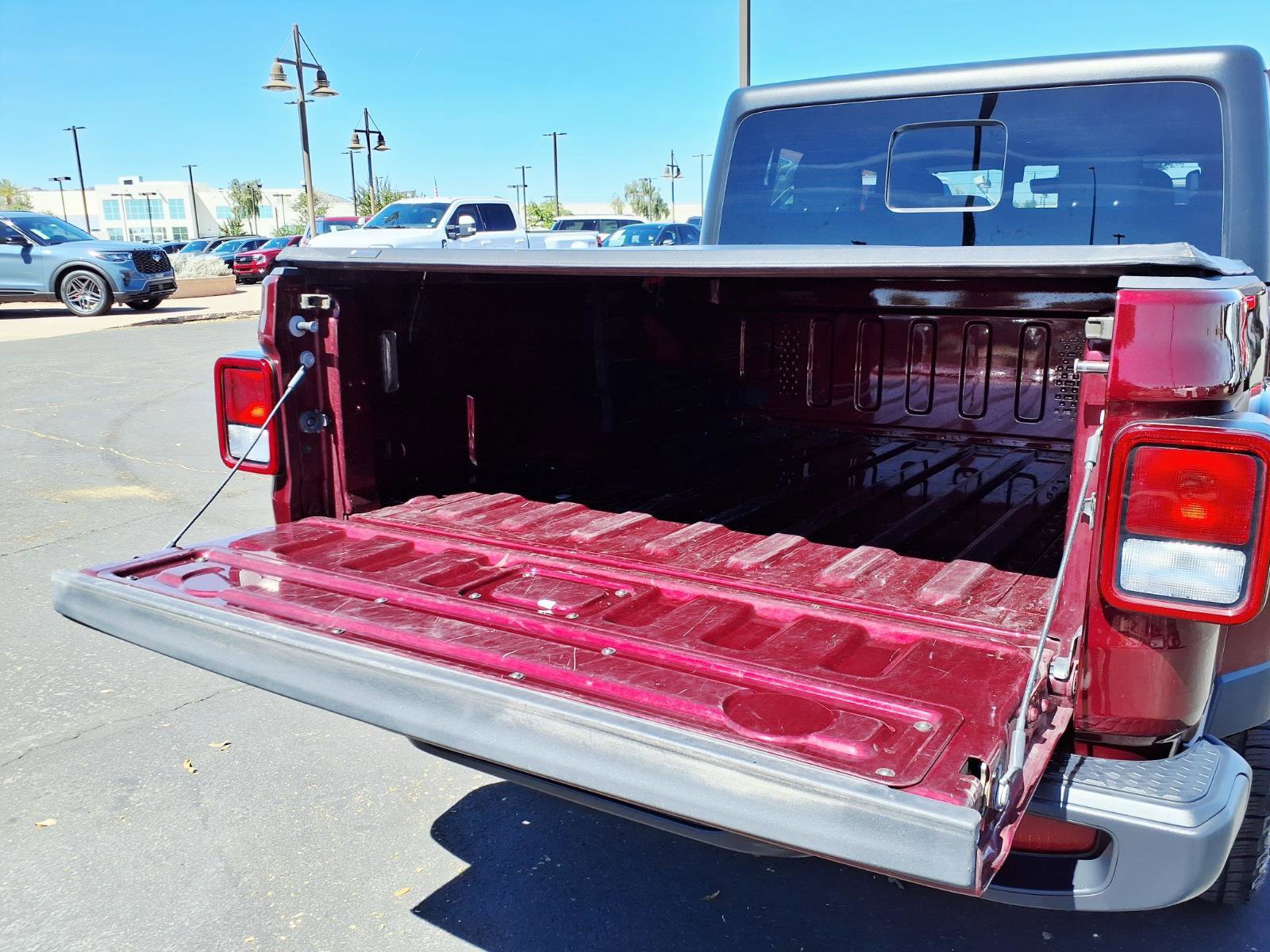 Used 2022 Jeep Gladiator Overland image 16