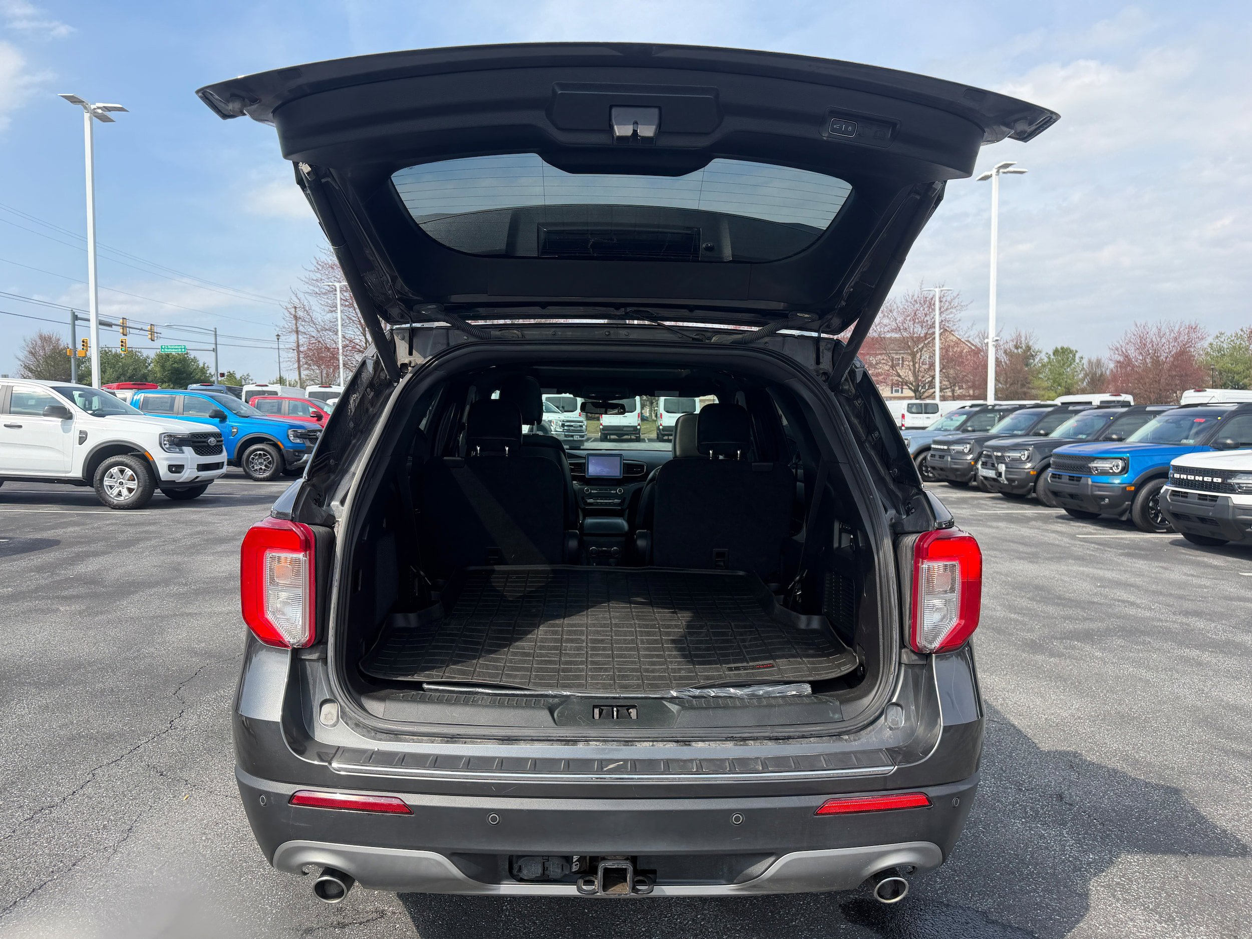 Certified 2020 Ford Explorer Limited w/ Class III Trailer Tow Package AWD/4WD image 8