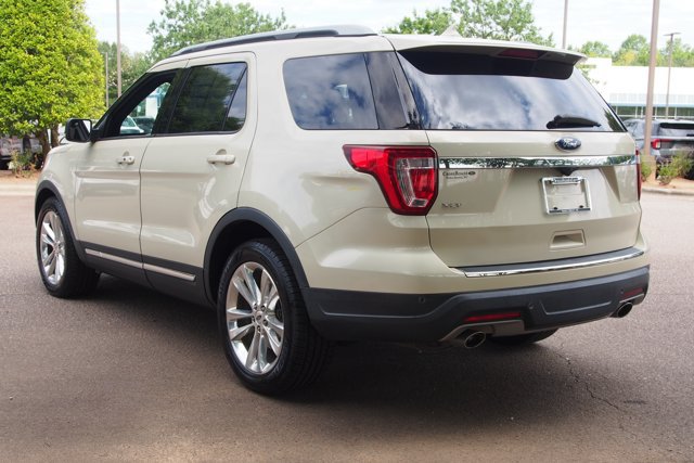 Certified 2018 Ford Explorer XLT w/ Equipment Group 202A FWD image 5