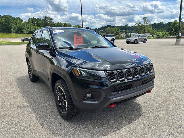 Used 2024 Jeep Compass Trailhawk AWD/4WD image 6