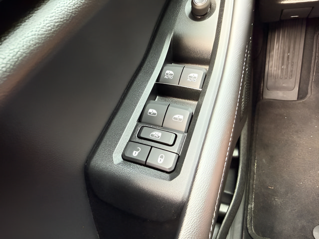 Used 2025 Jeep Grand Cherokee Laredo w/ Luxury Tech Group I AWD/4WD image 22