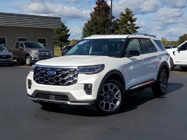 Certified 2025 Ford Explorer Platinum w/ Ultimate Package AWD/4WD image 39