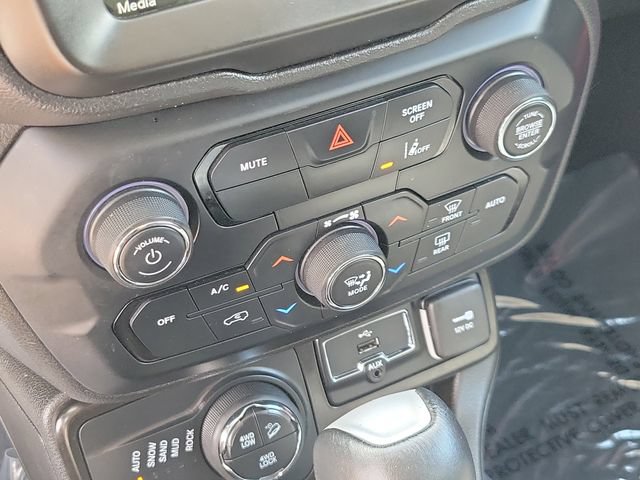 Used 2023 Jeep Renegade Trailhawk AWD/4WD image 32