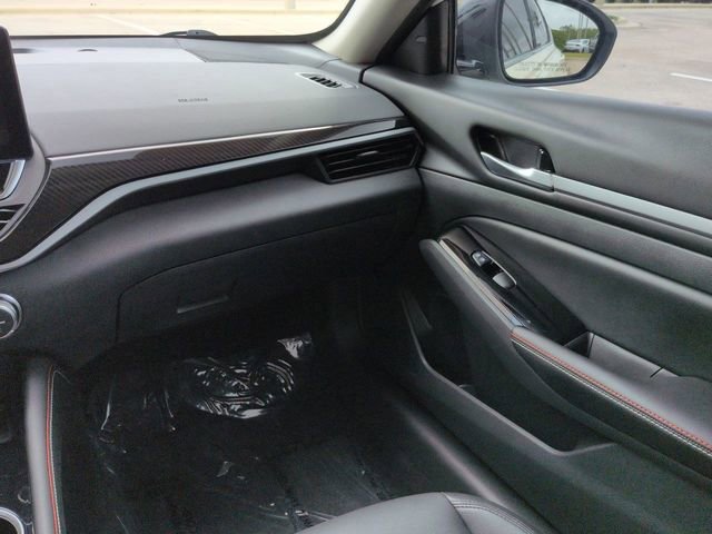 Used 2025 Nissan Altima 2.5 SR w/ SR Premium Package image 16