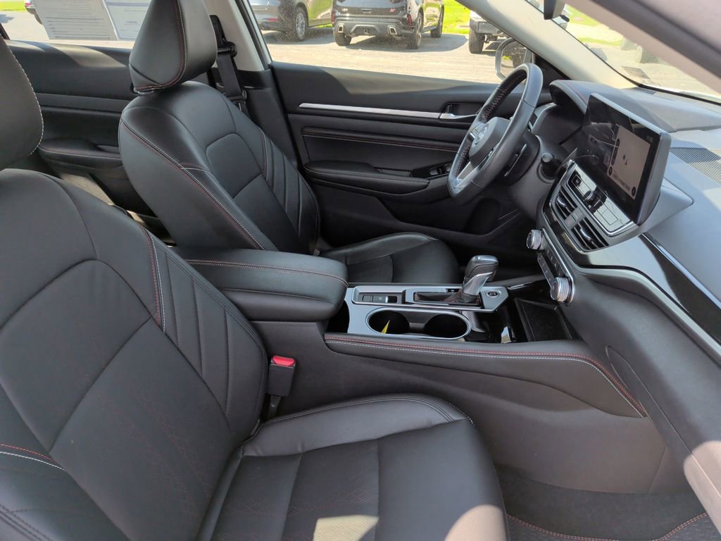 Used 2023 Nissan Altima 2.5 SR w/ SR Premium Package AWD/4WD image 16
