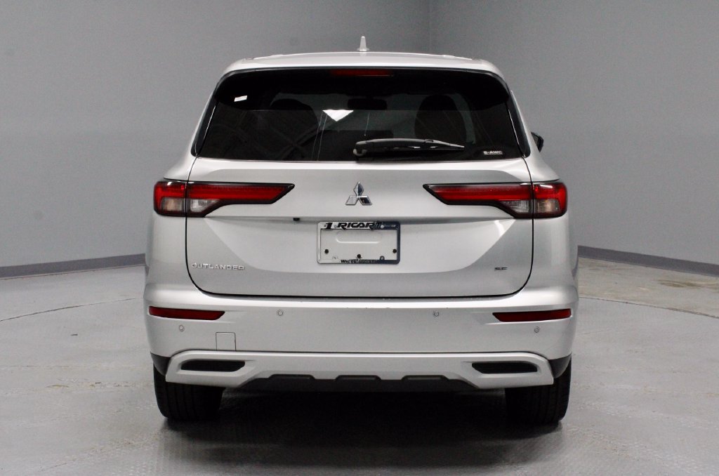 Used 2024 Mitsubishi Outlander SE AWD/4WD image 9