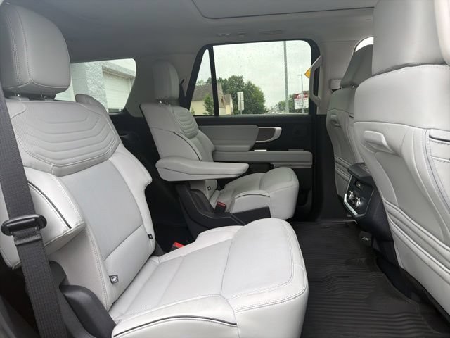 Certified 2025 Ford Expedition Platinum w/ Platinum Ultimate Package AWD/4WD image 15