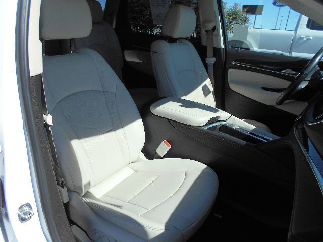 Used 2022 Buick Enclave Premium w/ Surround and Sites Package FWD image 3