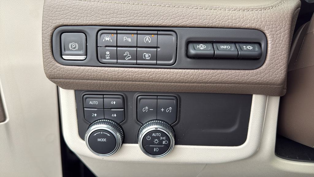 Used 2023 GMC Yukon Denali AWD/4WD image 29