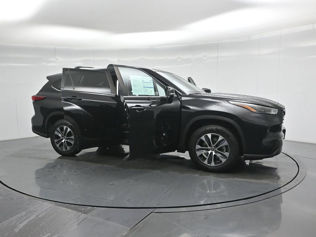 Used 2023 Toyota Highlander XLE image 37