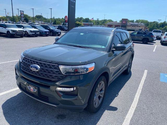 Certified 2022 Ford Explorer XLT w/ Equipment Group 202A AWD/4WD image 2
