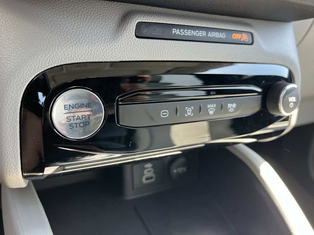 Certified 2025 Ford Escape SE FWD image 42