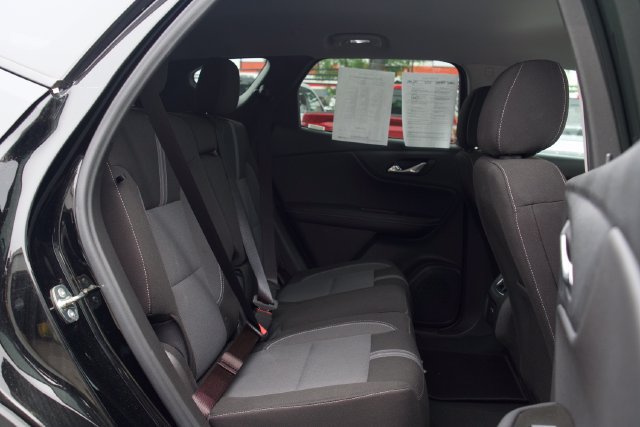Used 2025 Chevrolet Blazer LT FWD image 30