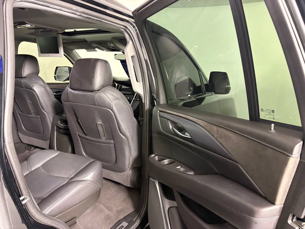 Used 2020 Cadillac Escalade Luxury AWD/4WD image 36
