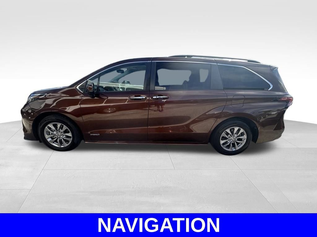 Used 2021 Toyota Sienna XLE image 6