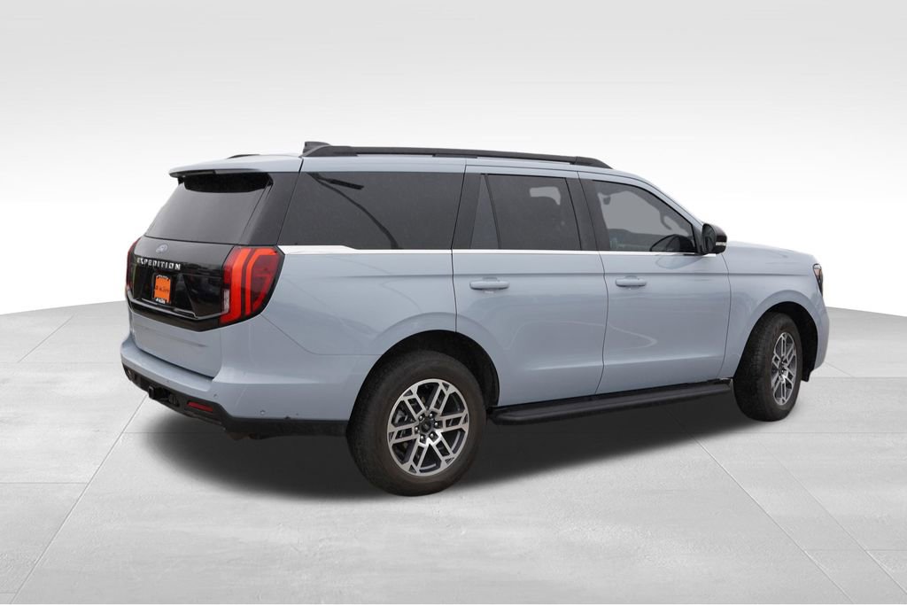 Certified 2025 Ford Expedition Active AWD/4WD image 4