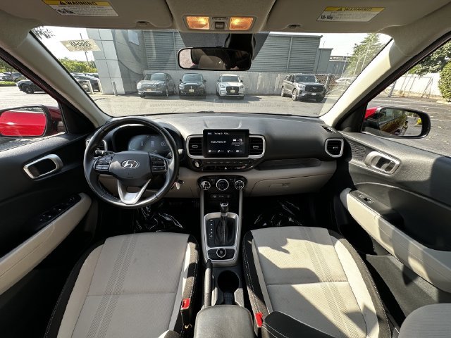 Used 2023 Hyundai Venue SEL FWD image 3