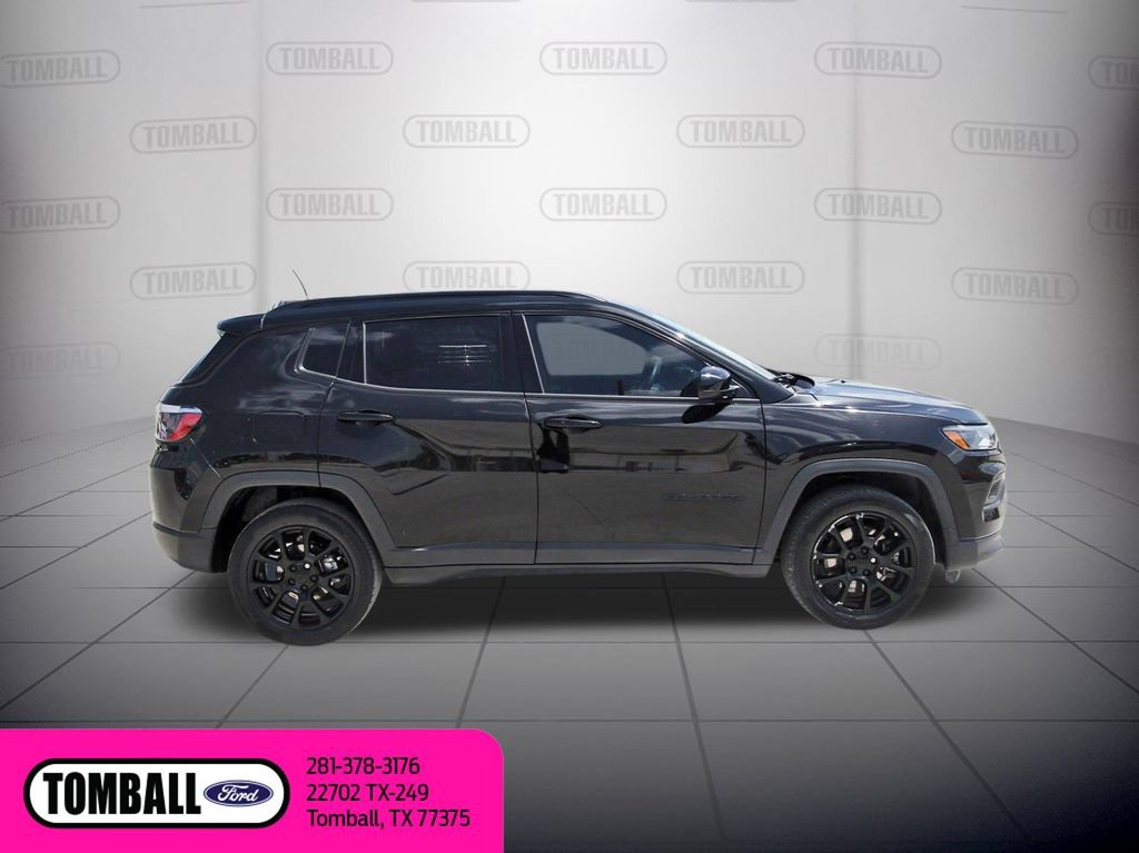Used 2023 Jeep Compass Latitude AWD/4WD image 9
