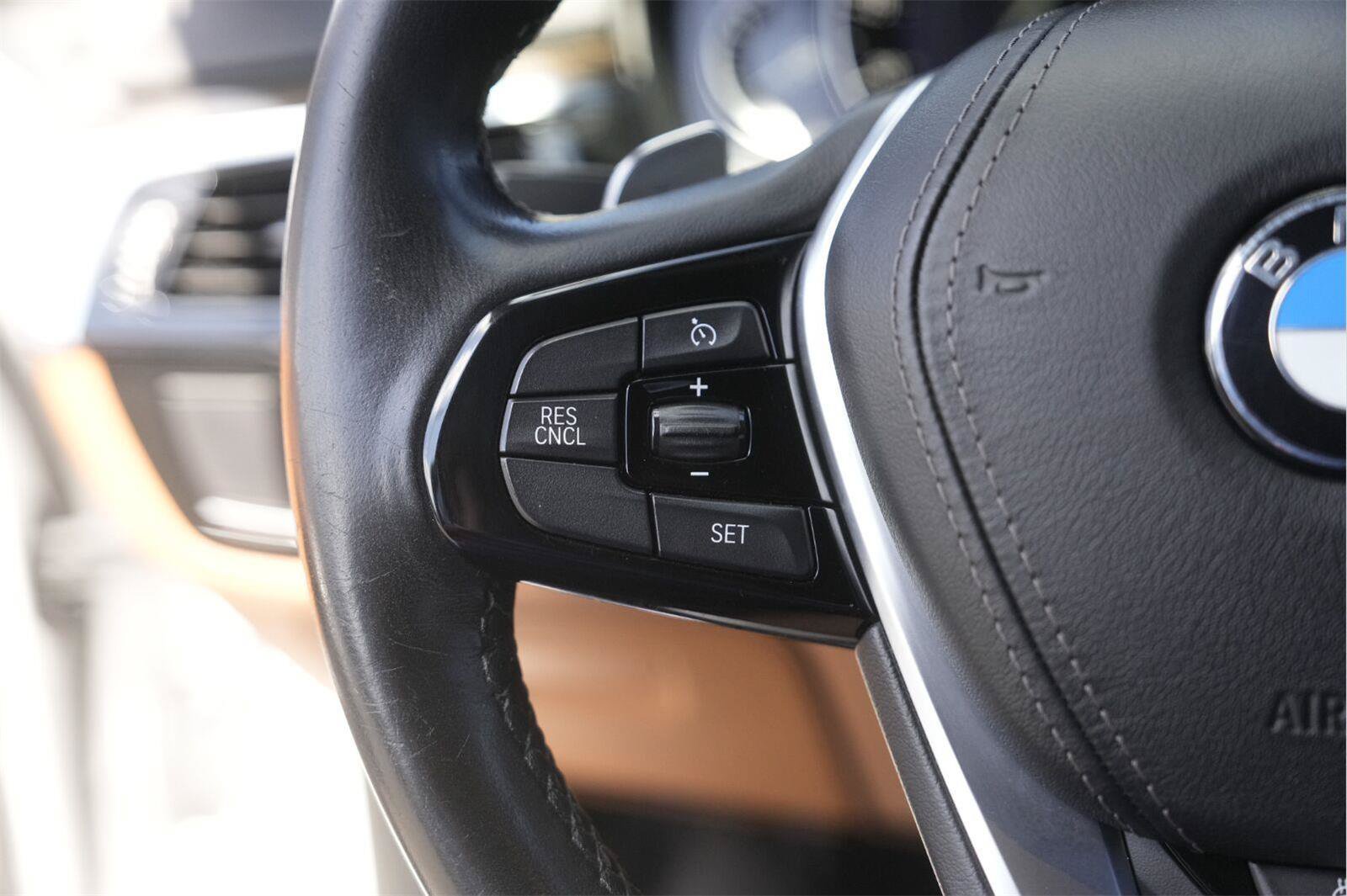 Used 2019 BMW 530e xDrive AWD/4WD image 23